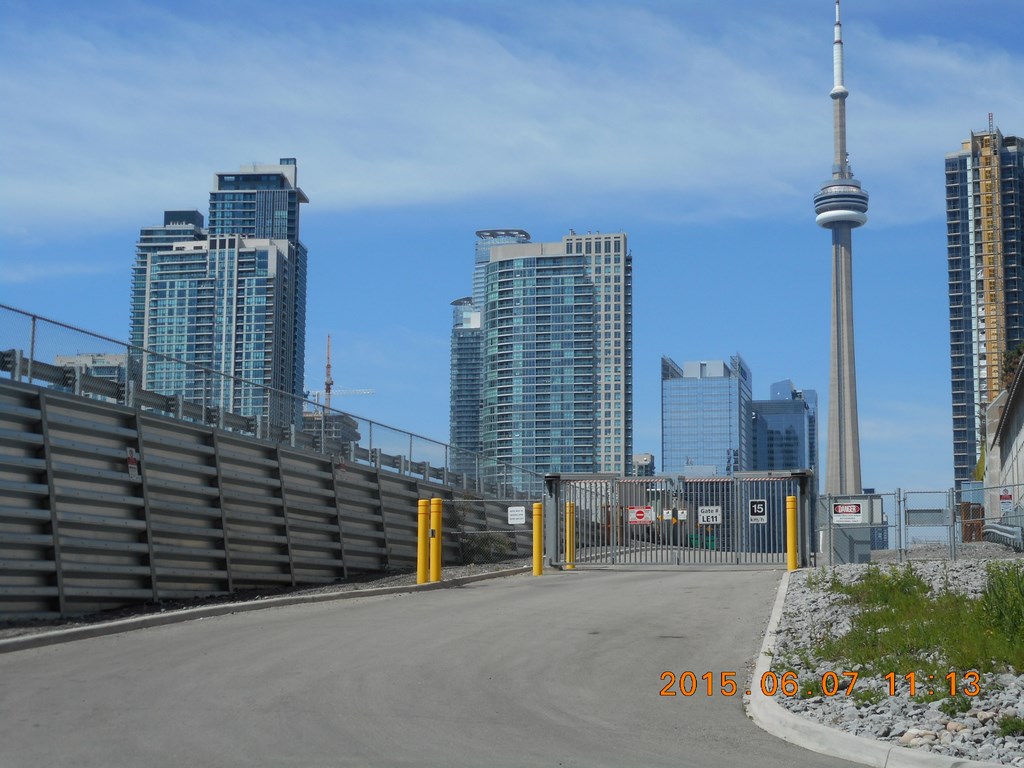 Christopher Greaves GardinerExpressway_DSCN1256.JPG