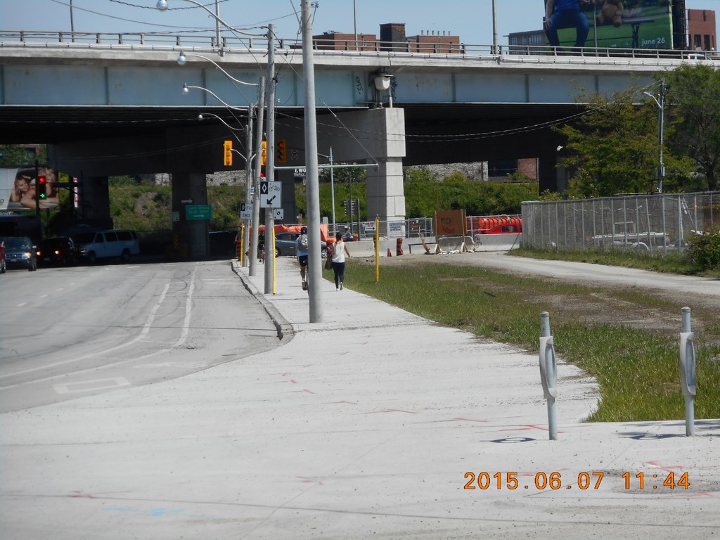 Christopher Greaves GardinerExpressway_DSCN1298.JPG