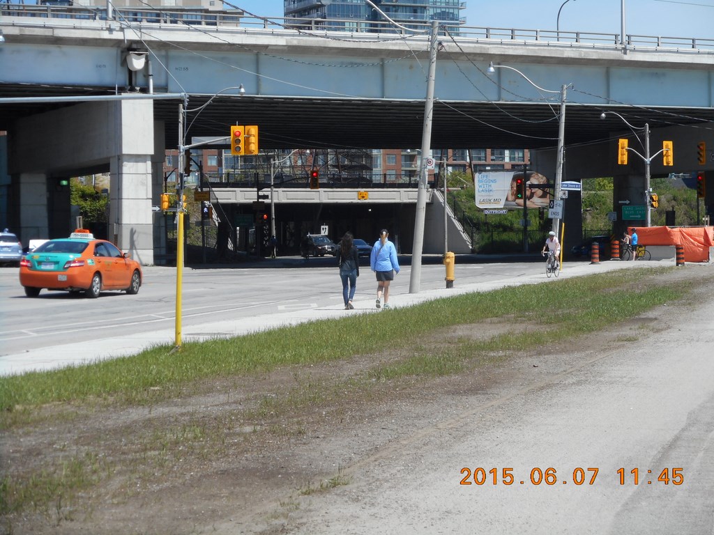 Christopher Greaves GardinerExpressway_DSCN1300.JPG