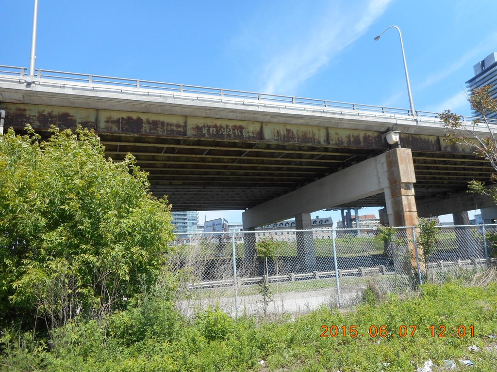 Christopher Greaves GardinerExpressway_DSCN1320.JPG