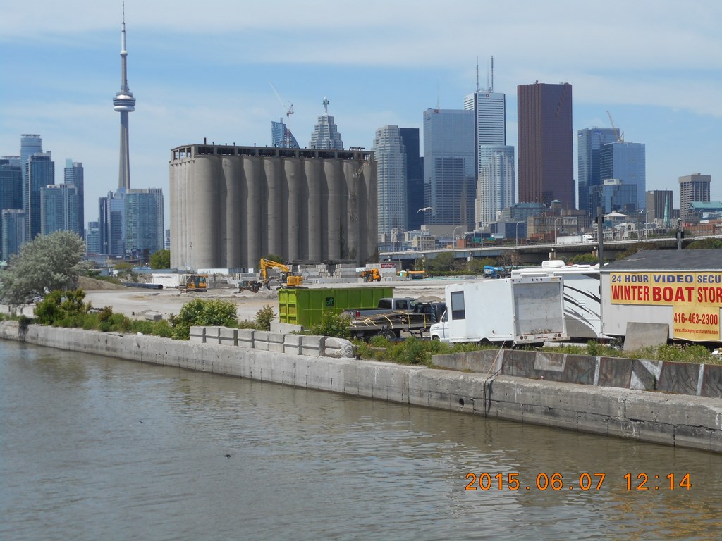 Christopher Greaves GardinerExpressway_DSCN1335.JPG